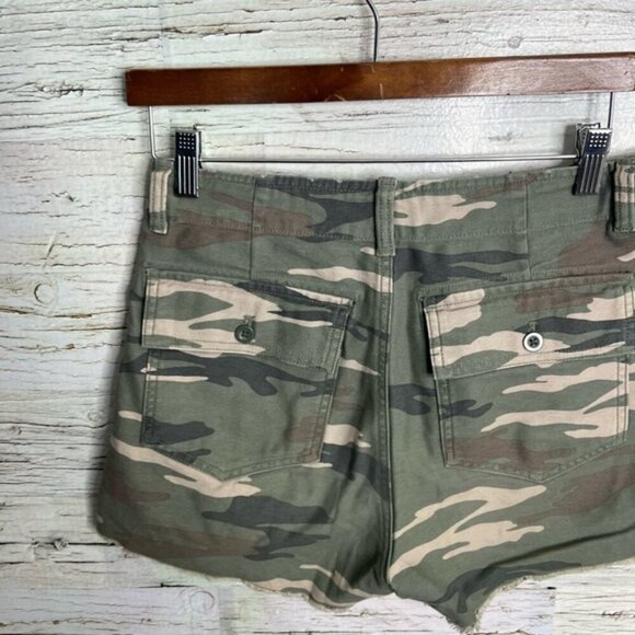 Gap camo 4 petite utility shorts with red strip green - Picture 8 of 9